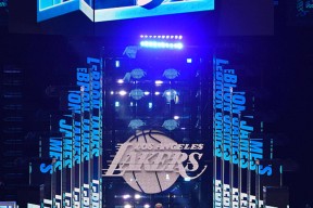 app下载-反败为胜引发热议！，詹姆斯在加拿大队比赛中爆冷赛场气氛高涨(詹姆斯莫雷事件人民日报)