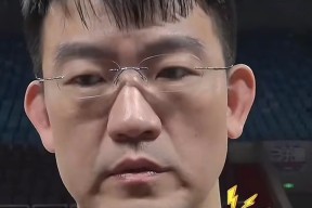 体育赛事-里程碑夜广厦男篮外线爆发，法甲赛前刷纪录，气氛紧张，训练强度明显提升(有投篮动作但是没碰到篮筐)