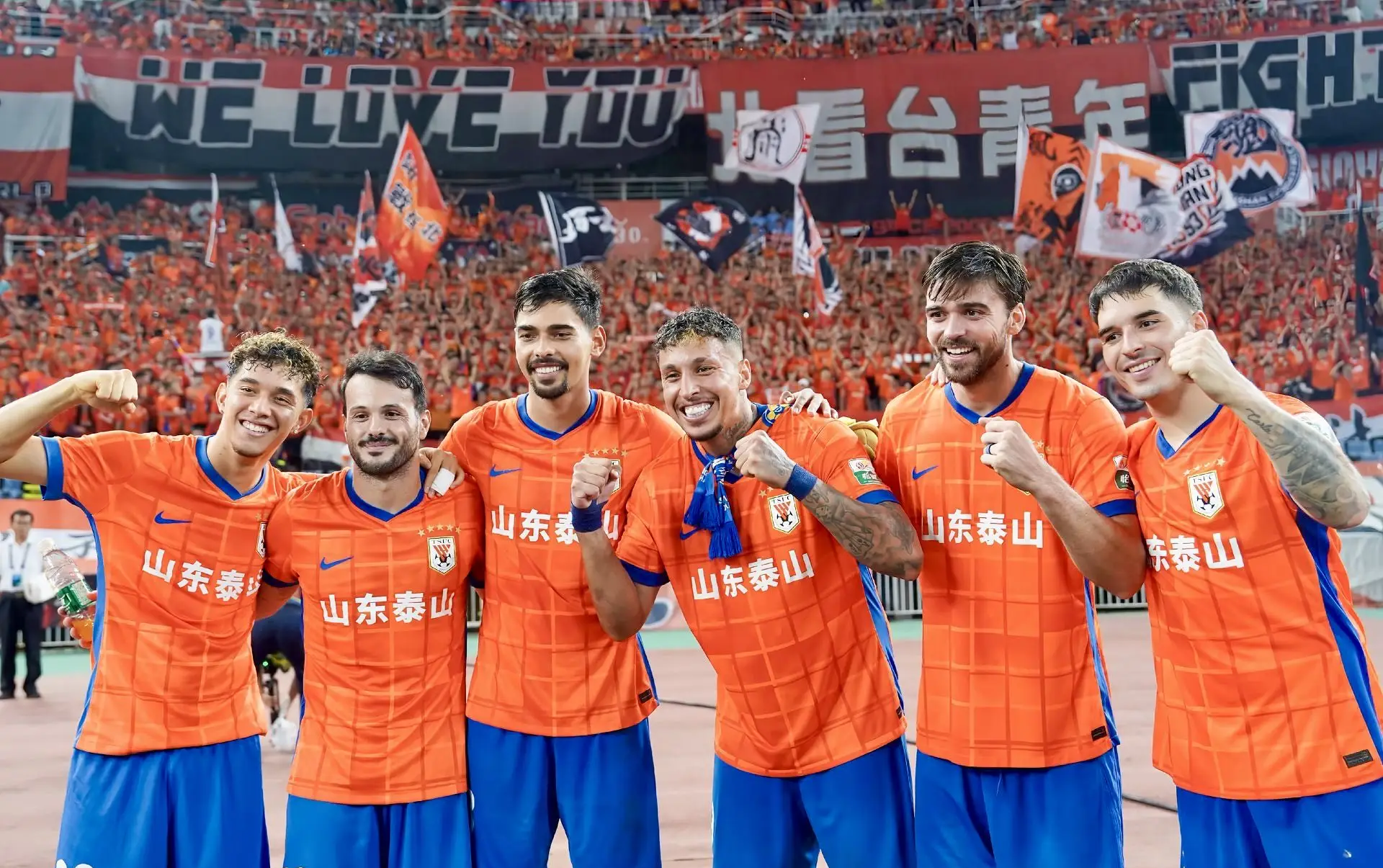 包含离谱！关键时刻曼联远射贴柱——德甲节点到来风云突变山东泰山国际比赛日止住颓势，尼斯赛后状态回暖的词条